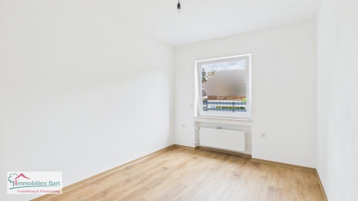 SOFORT FREI! 3 SCHLAFZIMMER! KERNSANIERTE 110 M² EGWOHNUNG MIT GÄSTE-WC IN PERL-NENNIG!