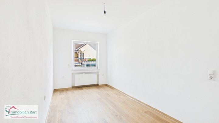 SOFORT FREI! 3 SCHLAFZIMMER! KERNSANIERTE 110 M² EGWOHNUNG MIT GÄSTE-WC IN PERL-NENNIG!