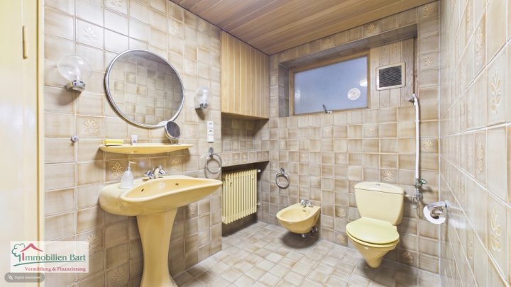 METTLACH: WOHNHAUS + GÄSTEHAUS / VIEL PLATZ / SCHWIMMBAD / 5-6 SCHLAFZIMMER