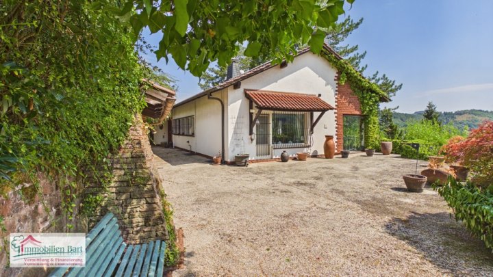 METTLACH: WOHNHAUS + GÄSTEHAUS / VIEL PLATZ / SCHWIMMBAD / 5-6 SCHLAFZIMMER