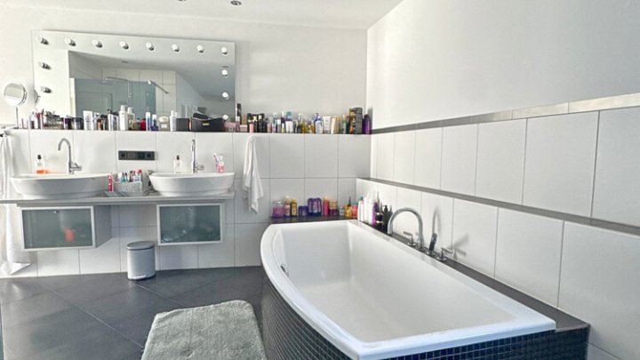 Wohnen + Arbeiten, luxuriös saniert auf über 324m² Gesamtfläche