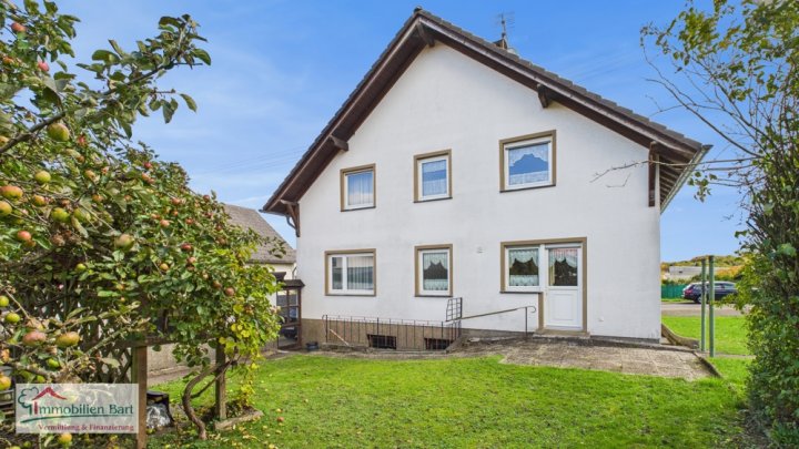 SOFORT VERFÜGBAR: ZWEIFAMILIENHAUS IN TOP WOHNLAGE!