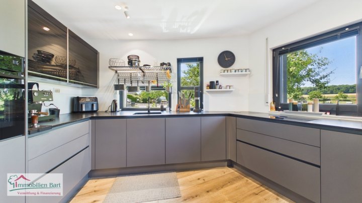 GRENZE LUXEMBURG: MODERNES WOHNHAUS MIT TOLLEM GARTENGRUNDSTÜCK / DOPPELGARAGE UND CARPORT