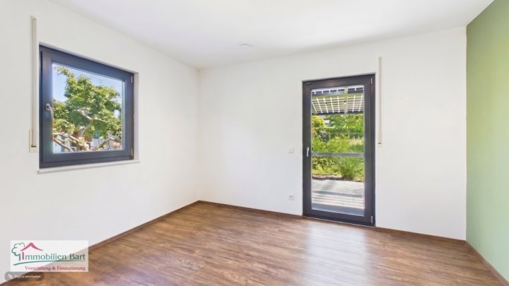 GRENZE LUXEMBURG: MODERNES WOHNHAUS MIT TOLLEM GARTENGRUNDSTÜCK / DOPPELGARAGE UND CARPORT
