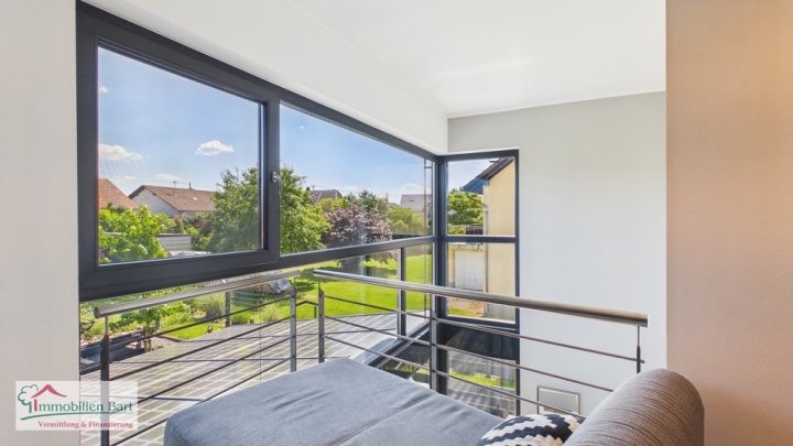 GRENZE LUXEMBURG: MODERNES WOHNHAUS MIT TOLLEM GARTENGRUNDSTÜCK / DOPPELGARAGE UND CARPORT