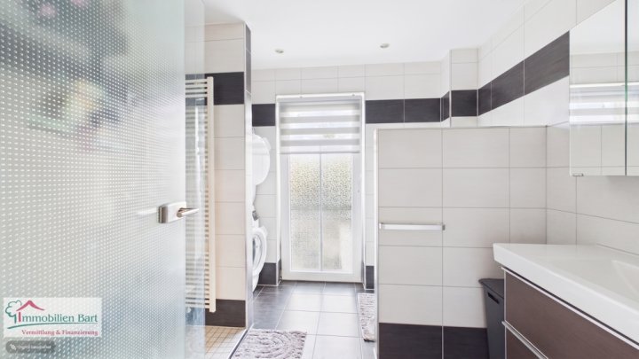 PERL-BESCH: MODERNE 97 M² WOHNUNG / STELLPLATZ / BALKON NACH SÜDEN AUSGERICHTET!