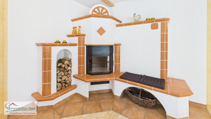 ZWEIFAMILIENHAUS MIT POOL, GROßEM GARTEN UND EIGENEM WALD