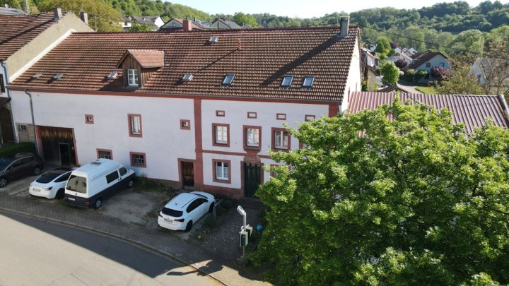 MERZIG-HARLINGEN: 5 FAMILIENHAUS (433 M² WOHNFLÄCHE) IN RUHIGER WOHNLAGE!