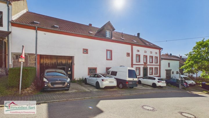 MERZIG-HARLINGEN: 5 FAMILIENHAUS (433 M² WOHNFLÄCHE) IN RUHIGER WOHNLAGE!