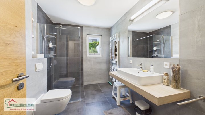 DIREKT AN DER GRENZE L-REMICH: 76 M² WOHNUNG / TERRASSE / GARAGE / STELLPLATZ