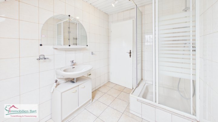 GRENZNÄHE: WOHNHAUS MIT 2 WOHNUNGEN / TOP LAGE AM WALDRAND IN FREUDENBURG!