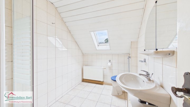 GRENZNÄHE: WOHNHAUS MIT 2 WOHNUNGEN / TOP LAGE AM WALDRAND IN FREUDENBURG!