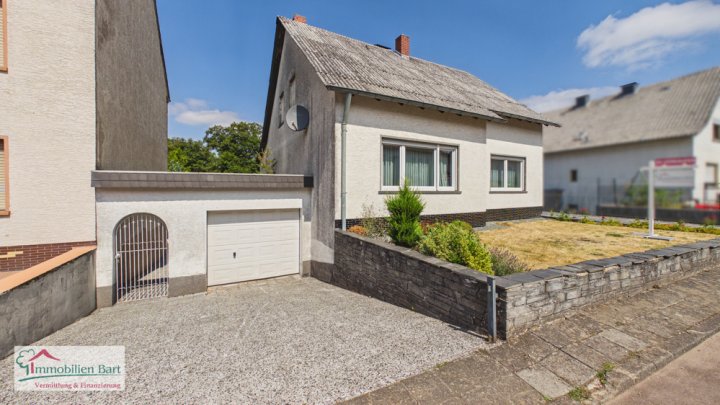 GRENZNÄHE: WOHNHAUS MIT 2 WOHNUNGEN / TOP LAGE AM WALDRAND IN FREUDENBURG!