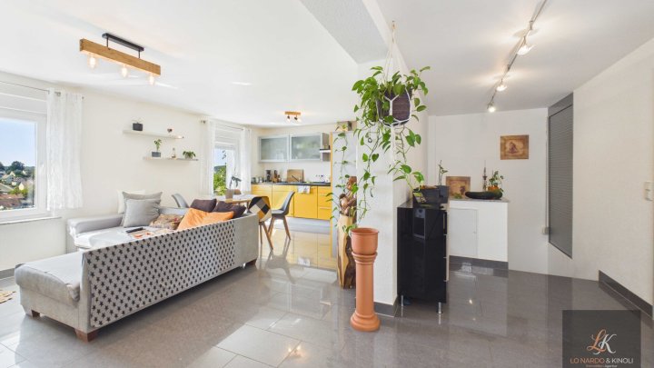 Kernsaniertes Einfamilienhaus mit Einliegerwohnung und Fernblick über Quierschied