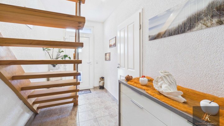 Kernsaniertes Einfamilienhaus mit Einliegerwohnung und Fernblick über Quierschied
