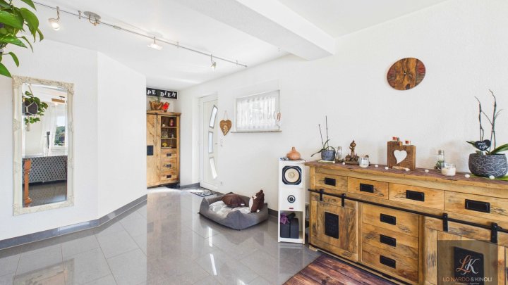 Kernsaniertes Einfamilienhaus mit Einliegerwohnung und Fernblick über Quierschied