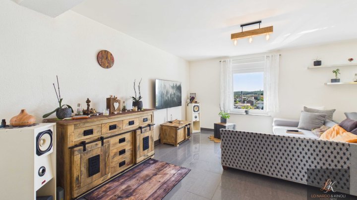 Kernsaniertes Einfamilienhaus mit Einliegerwohnung und Fernblick über Quierschied