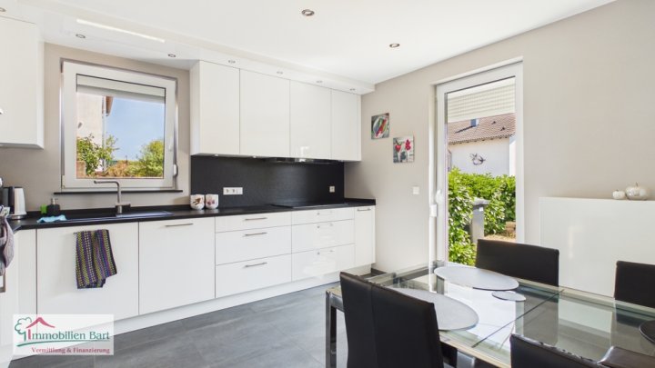 NEUWERTIGES WOHNHAUS MIT 34 M² GARAGE IN TOP WOHNLAGE, 10 MIN. VON DER LUX. GRENZE
