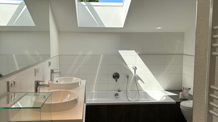 Erstbezug - voll möblierte, lichtdurchflutete Penthouse Wohnung