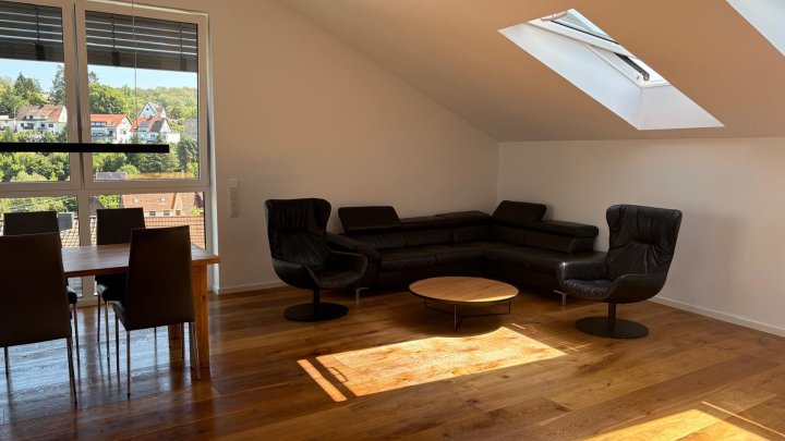 Erstbezug - voll möblierte, lichtdurchflutete Penthouse Wohnung