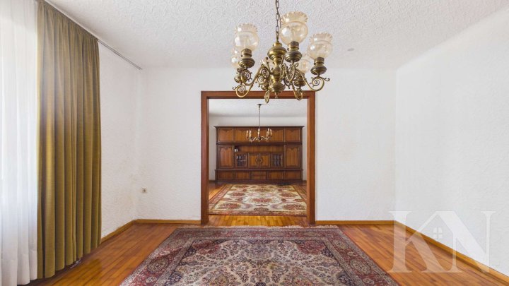 Zwei Wohneinheiten, ein Zuhause – vielseitiges Wohnhaus mit Renovierungspotenzial