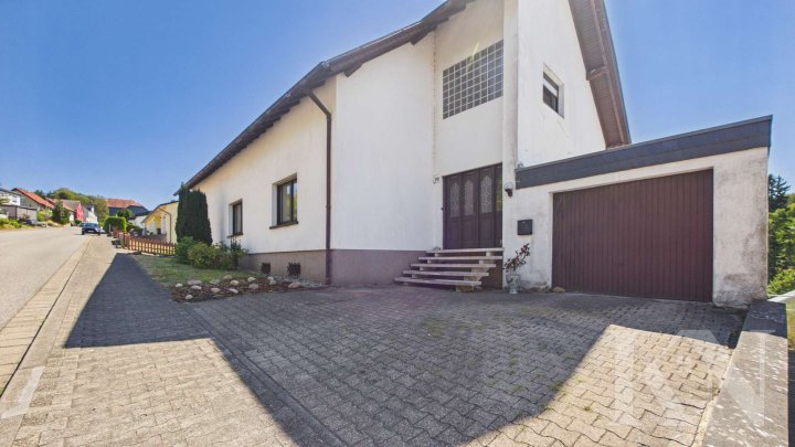 Zwei Wohneinheiten, ein Zuhause – vielseitiges Wohnhaus mit Renovierungspotenzial