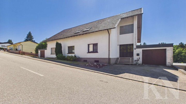 Zwei Wohneinheiten, ein Zuhause – vielseitiges Wohnhaus mit Renovierungspotenzial