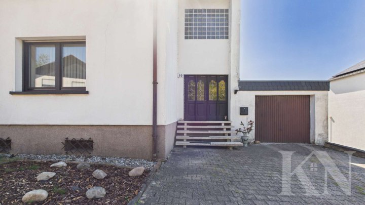 Zwei Wohneinheiten, ein Zuhause – vielseitiges Wohnhaus mit Renovierungspotenzial