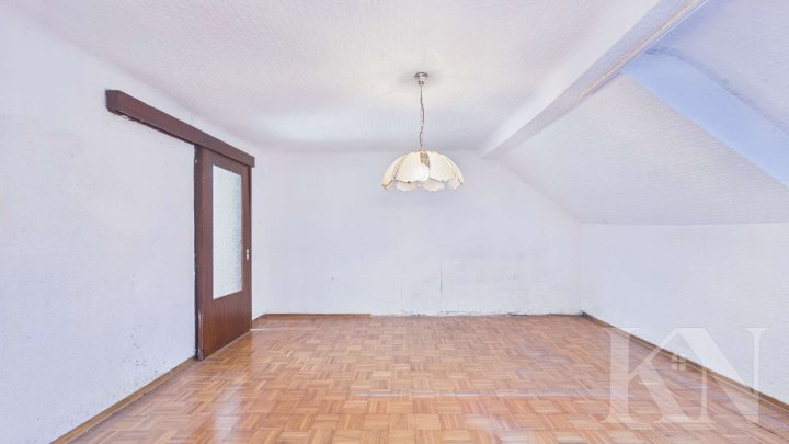 Zwei Wohneinheiten, ein Zuhause – vielseitiges Wohnhaus mit Renovierungspotenzial