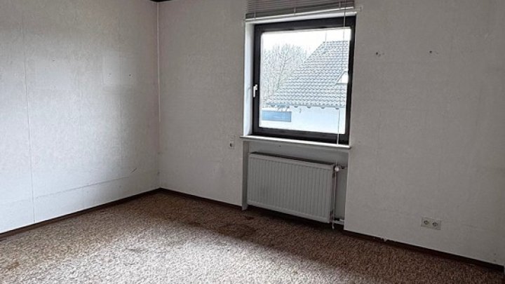 Freistehehendes Einfamilienhaus mit Einliegerwohnung in beliebter Lage