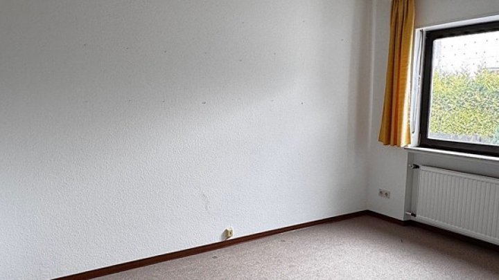 Freistehehendes Einfamilienhaus mit Einliegerwohnung in beliebter Lage