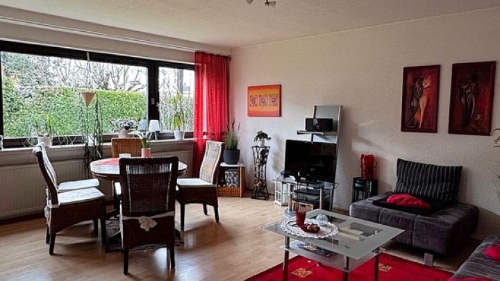 Freistehehendes Einfamilienhaus mit Einliegerwohnung in beliebter Lage