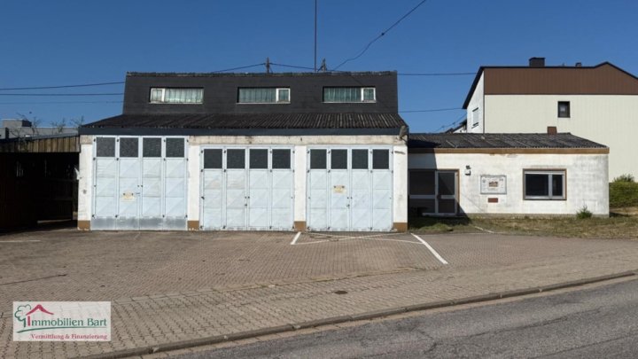 FEUERWEHRGERÄTEHAUS / 2 BAUGRUNDSTÜCKE / 1.745 M²