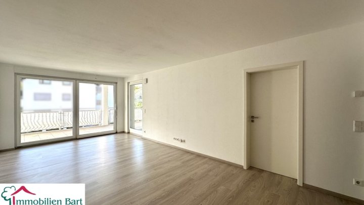SOFORT VERFÜGBAR: MODERNE WOHNUNG MIT 21 M² GROßEN LOGGIA!