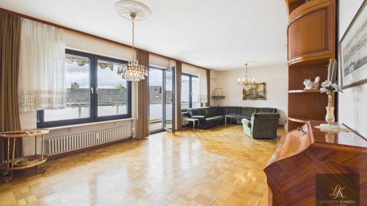 Großzügige Wohnung mit Balkon und Garage in Saarbrücken auf dem Rotenbühl