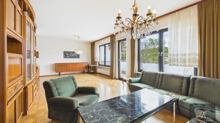 Großzügige Wohnung mit Balkon und Garage in Saarbrücken auf dem Rotenbühl