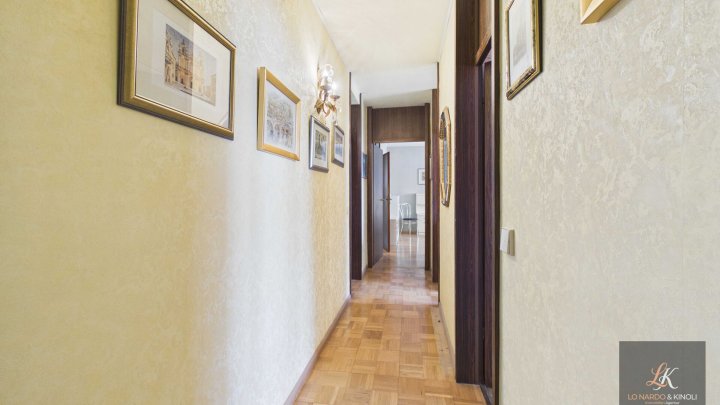 Großzügige Wohnung mit Balkon und Garage in Saarbrücken auf dem Rotenbühl