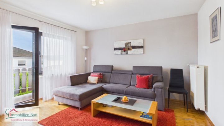 DIREKTE GRENZNÄHE: SEHR GEPFLEGTES WOHNHAUS / 6 SZ / GARAGE / CARPORT / GARTEN IN TOP WOHNLAGE!