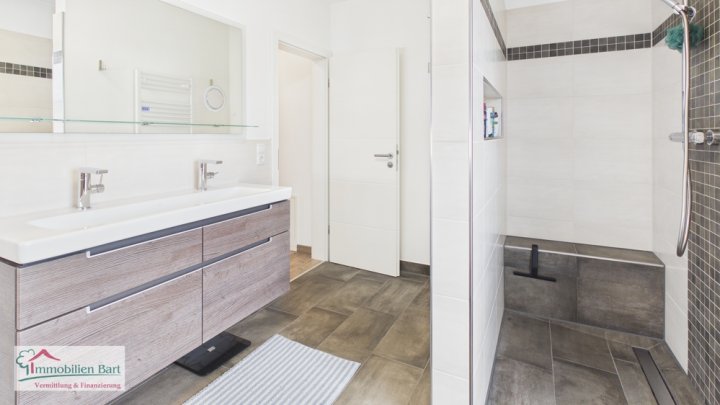 GRENZE LUXEMBURG: MODERNES WOHNHAUS / 4 SCHLAFZ. /GARTEN / DOPPELGARAGE