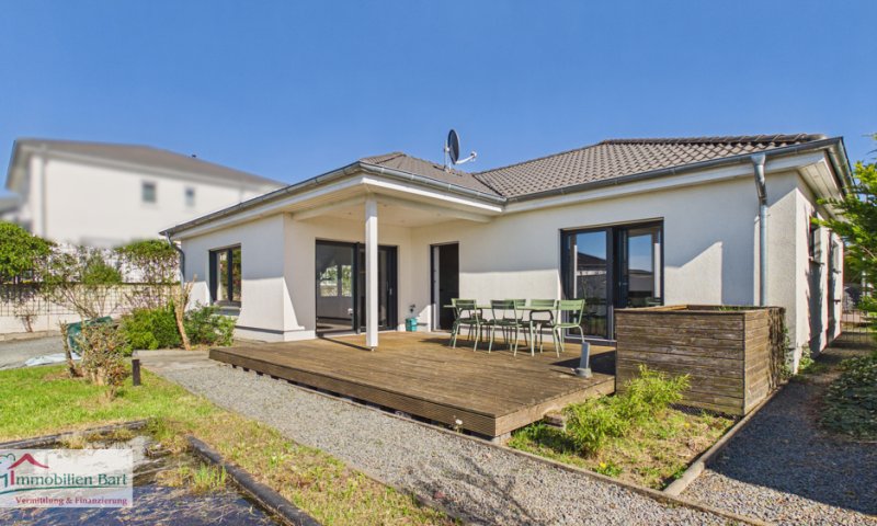 SOFORT VERFÜGBAR: A+ BUNGALOW VON 2017 IN TOP-WOHNLAGE!