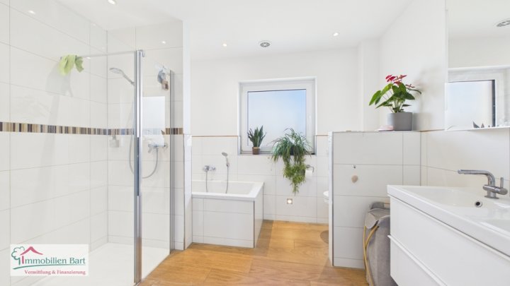 SOFORT VERFÜGBAR: A+ BUNGALOW VON 2017 IN TOP-WOHNLAGE!