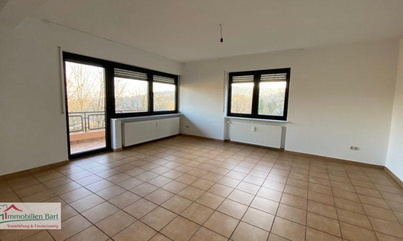 MERZIG-MECHERN: 102 m² WOHNUNG MIT 2 SCHLAFZIMMERN / BALKON UND WEITBLICK / GARAGE