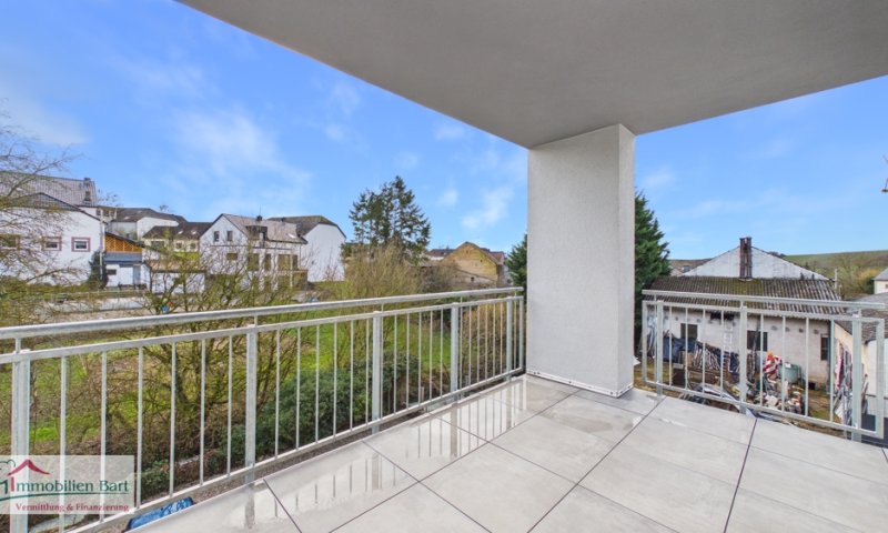 GRENZE LUXEMBURG: NEUE WOHNUNG MIT BALKON UND 33 M² GARAGE!