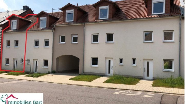 SOFORT VERFÜGBAR: NEUBAU IN SONNIGER LAGE MIT TERRASSE, GARTEN UND GARAGE!