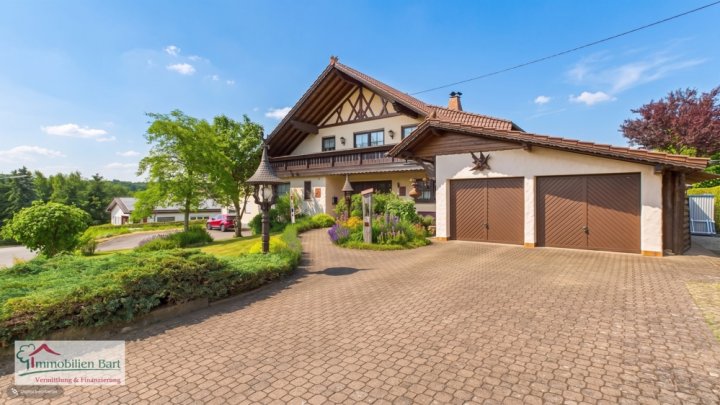 SOFORT VERFÜGBAR! WOHNHAUS MIT TOLLEM GARTENGRUNDSTÜCK IN TOP LAGE VON LOSHEIM/NIEDERLOSHEIM