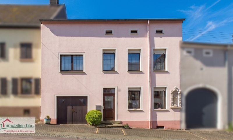 PERL: GEPFLEGTES WOHNHAUS / 4 SCHLAFZIMMER/ 2 BÄDER / GARTEN UND GARAGE