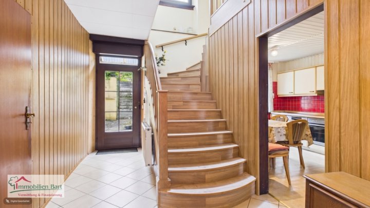 PERL: GEPFLEGTES WOHNHAUS / 4 SCHLAFZIMMER/ 2 BÄDER / GARTEN UND GARAGE