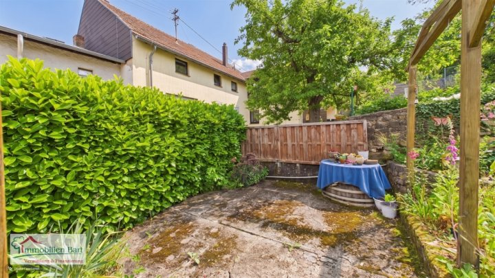 PERL: GEPFLEGTES WOHNHAUS / 4 SCHLAFZIMMER/ 2 BÄDER / GARTEN UND GARAGE