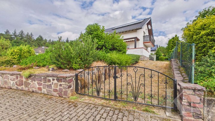 Großzügiges Wohnen in Besseringen Ein – / Zweifamilienhaus