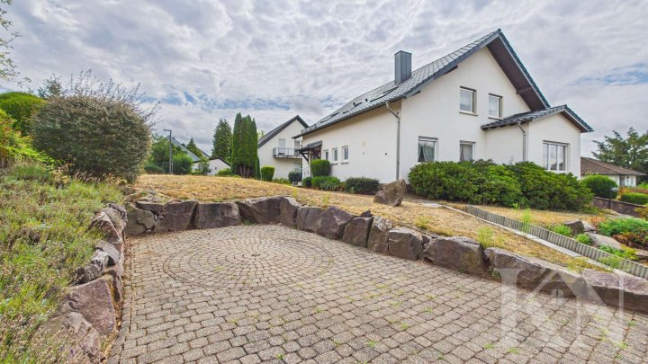 Großzügiges Wohnen in Besseringen Ein – / Zweifamilienhaus